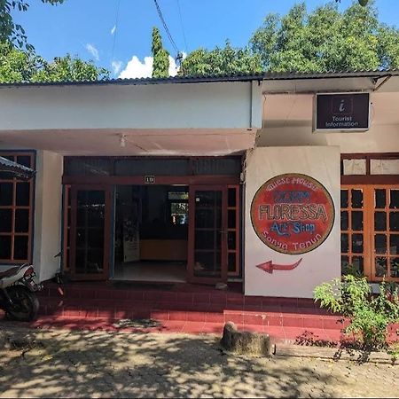 Guest House Dorm Floressa ماوميري المظهر الخارجي الصورة
