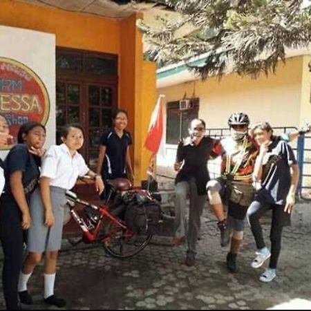 Guest House Dorm Floressa ماوميري المظهر الخارجي الصورة