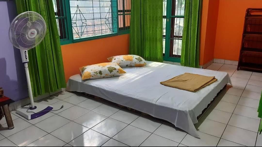 Guest House Dorm Floressa ماوميري المظهر الخارجي الصورة