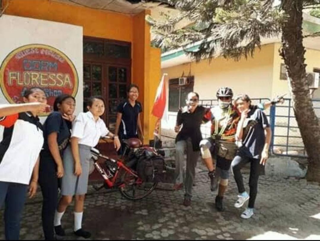Guest House Dorm Floressa ماوميري المظهر الخارجي الصورة